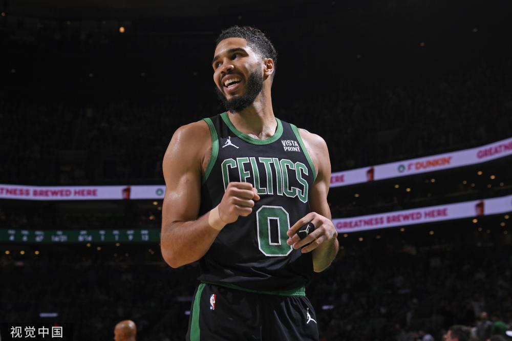 年龄相仿的 年龄相仿的