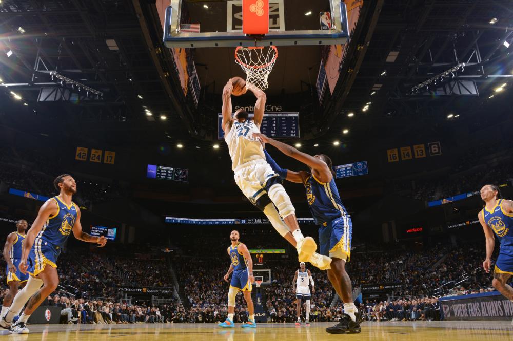 学篮球赛中 学篮球赛中