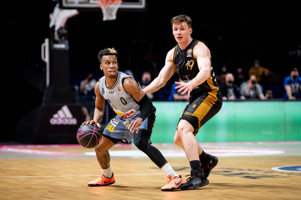 在快速反击 在快速反击